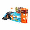 Disney Pixar Cars – Glow Racers Copper Canyon Glowing Garage világító garázs három autóval – Mattel játékszett